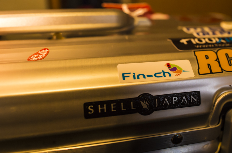 Finch 型抜きステッカー フルカラーステッカー「冒険用品」