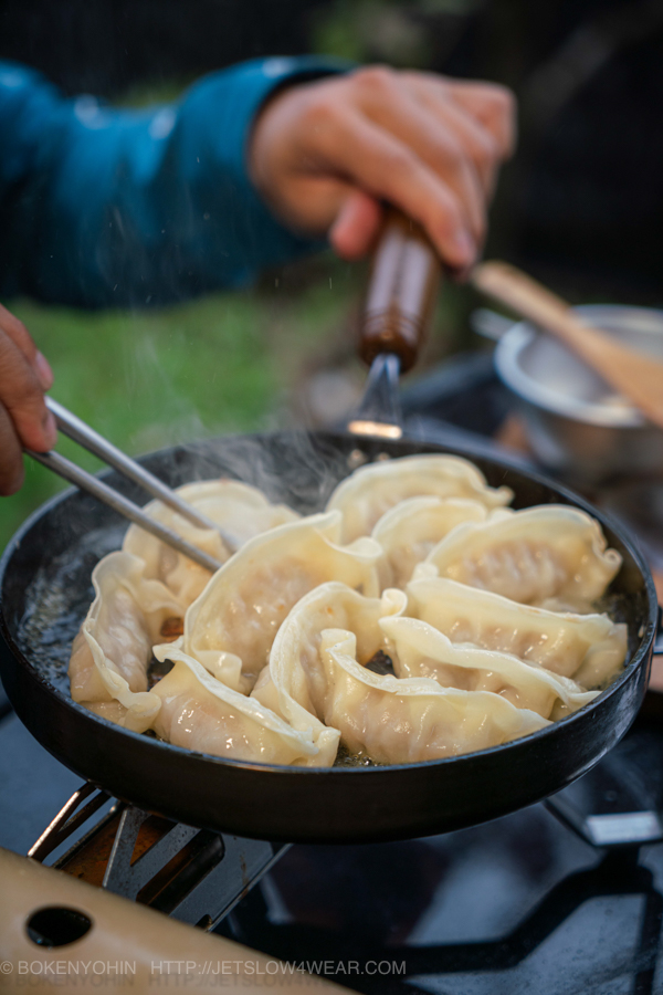 ヨコザワテッパン】ヨコテツフライパン「冒険用品」